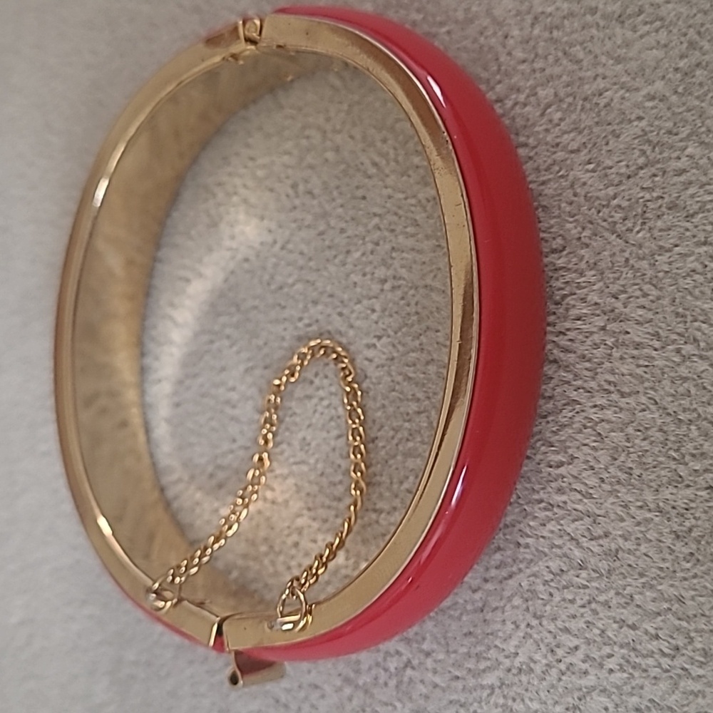 Vtg Red Red and Gold Bangle Bracelet With Safety Chain.